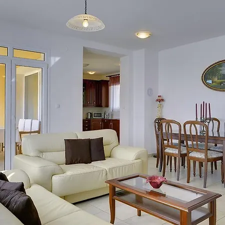 Apartamento Ema Pula
